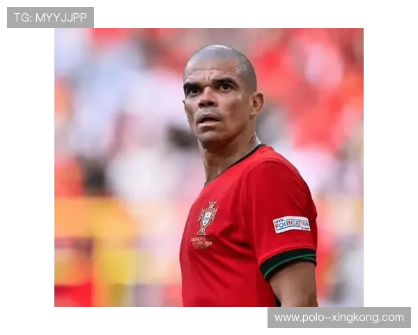 足球场上的力量巨兽：盘点那些以强壮体魄著称的顶级球星