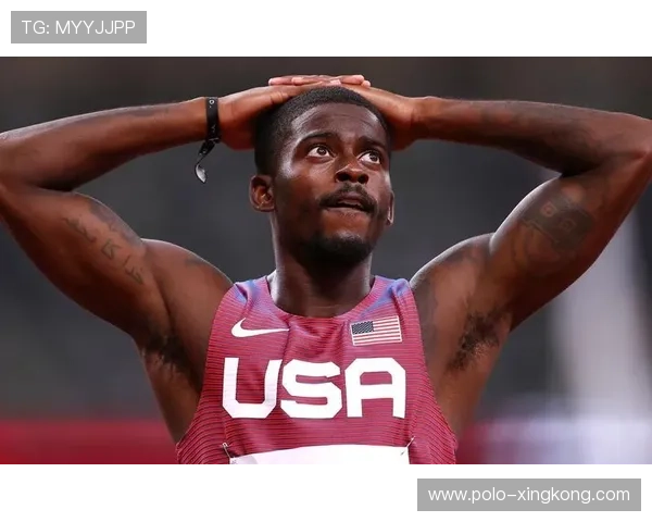 足球巨星脚步的轨迹解析：从青涩少年到世界巅峰的成长之路